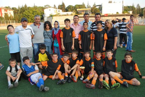 YAZ SPOR OKULLARI FUTBOL TURNUVASINDA AMPYON 